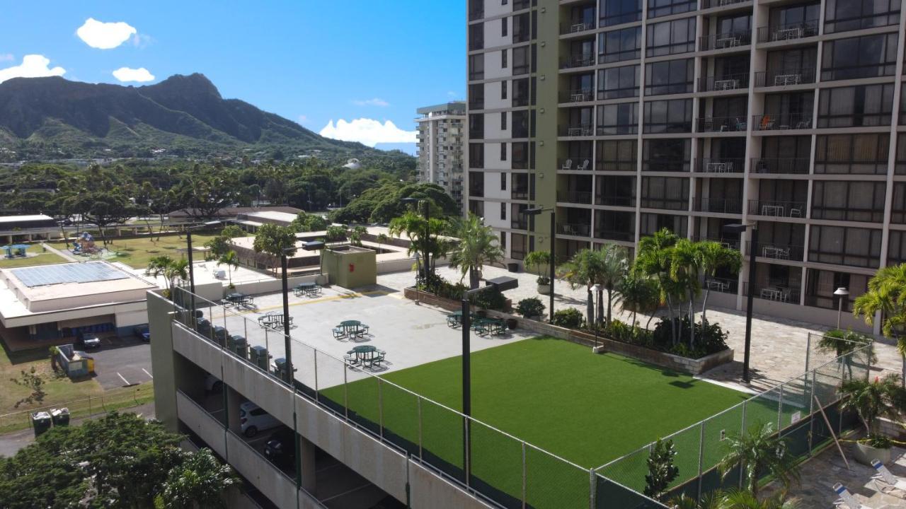 Newly Renovated 2 Bedroom Condo, 1 Block To Waikiki Beach, Free Parking Honolulu Exterior photo