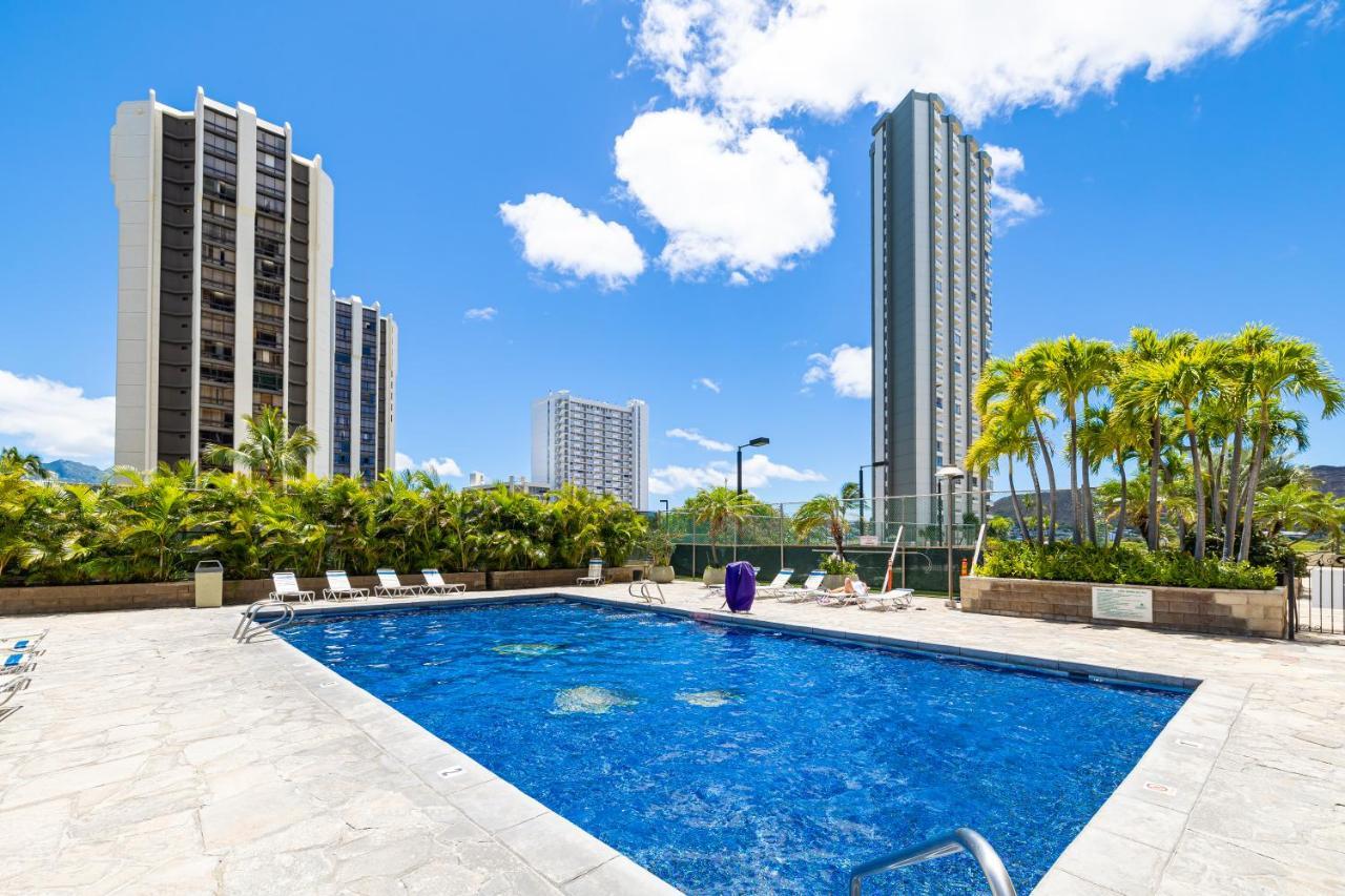 Newly Renovated 2 Bedroom Condo, 1 Block To Waikiki Beach, Free Parking Honolulu Exterior photo