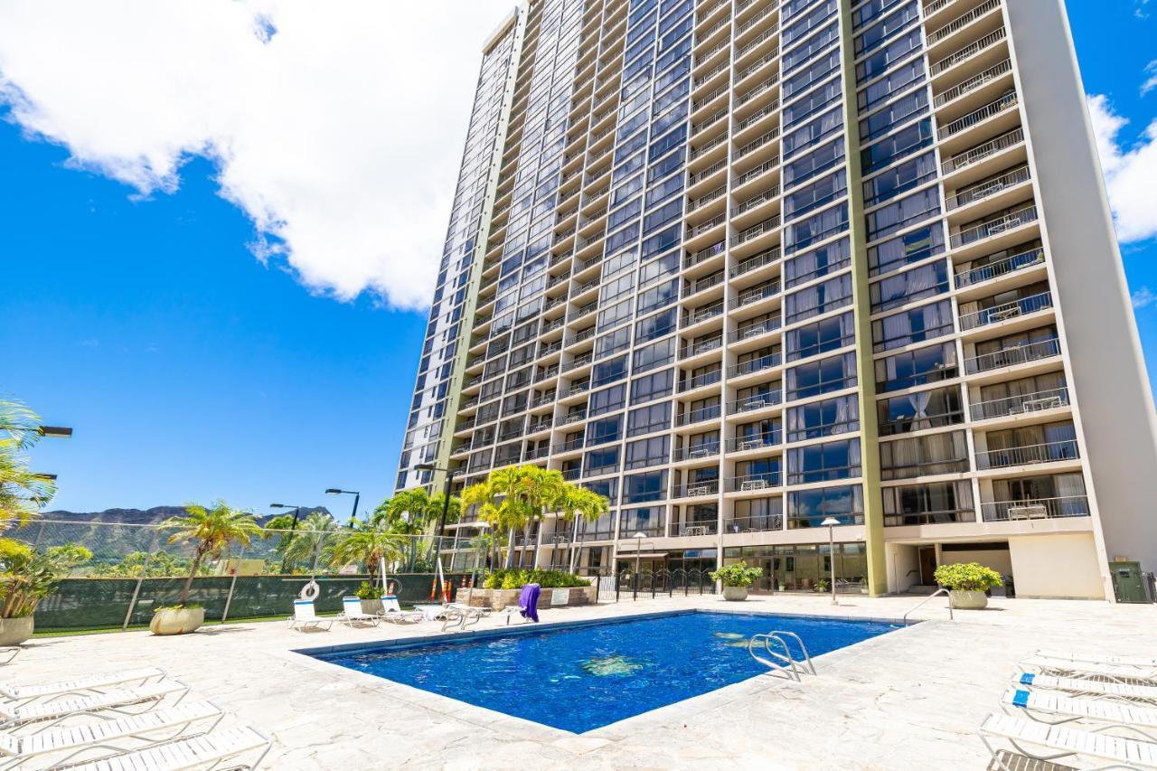 Newly Renovated 2 Bedroom Condo, 1 Block To Waikiki Beach, Free Parking Honolulu Exterior photo