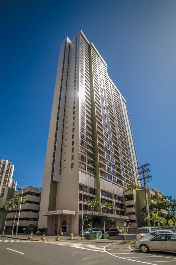 Newly Renovated 2 Bedroom Condo, 1 Block To Waikiki Beach, Free Parking Honolulu Exterior photo